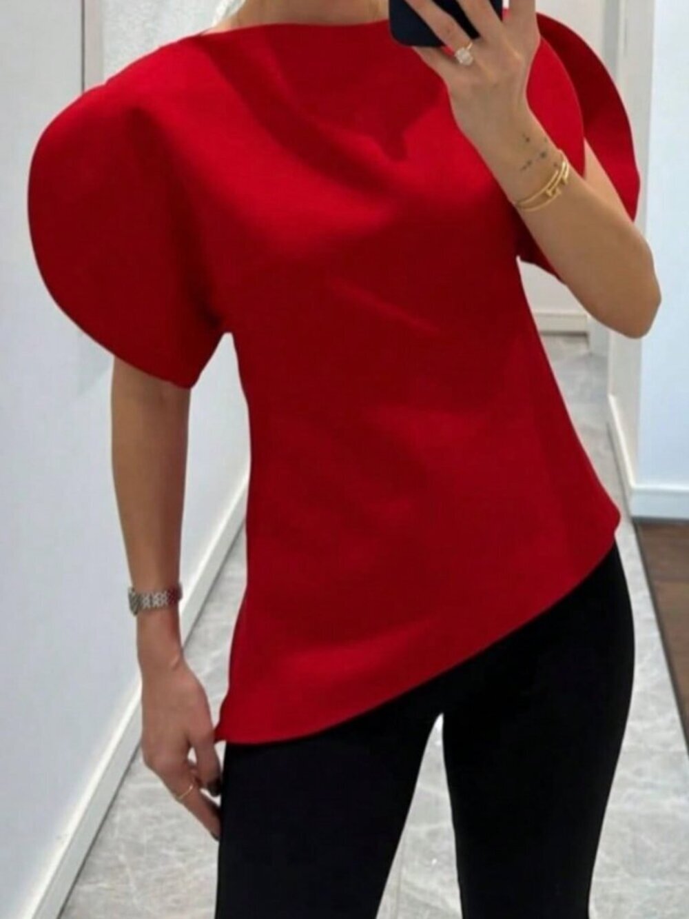 Red Casual Women's Short Sleeve Puff Sleeve Blouse with Asymmetric Hem - Picture 4 of 6